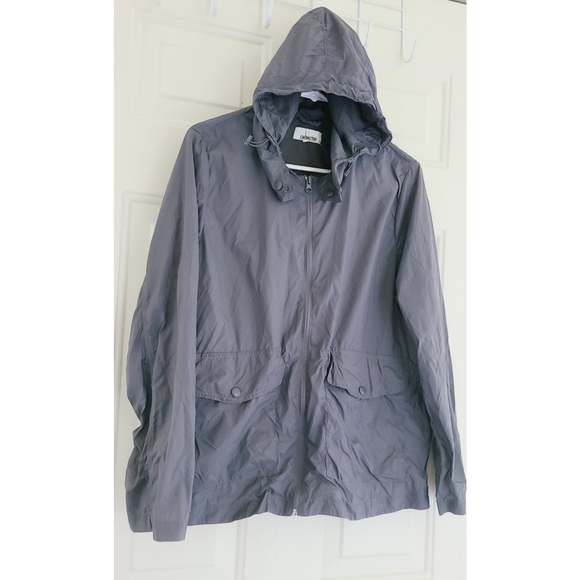 Lightweight Windbreaker - Picture 2 of 3